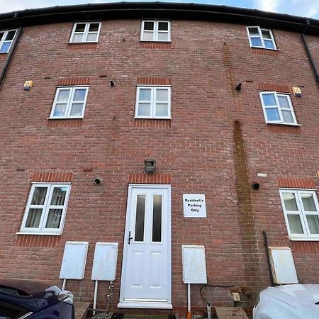 Viking Apartment Cronton Exterior photo